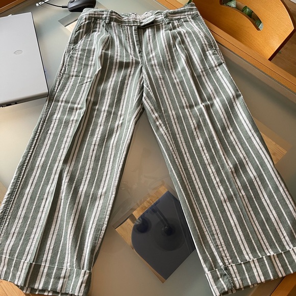 Tommy Hilfiger Pants - Tommy Hilfiger Dana Fit Capris green stripes size 6